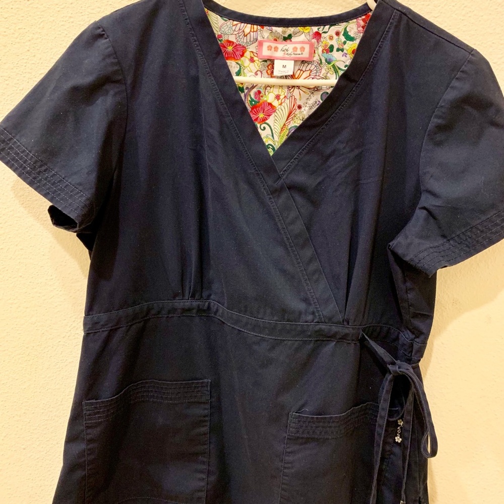 Koi scrub top dry cleaned Medium